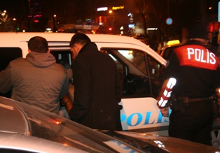 16 yaşındaki gencin cebinden bıçak çıktı