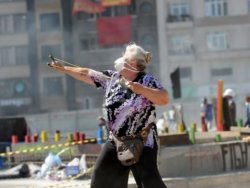 Sapanlı teyze Emine Cansever serbest