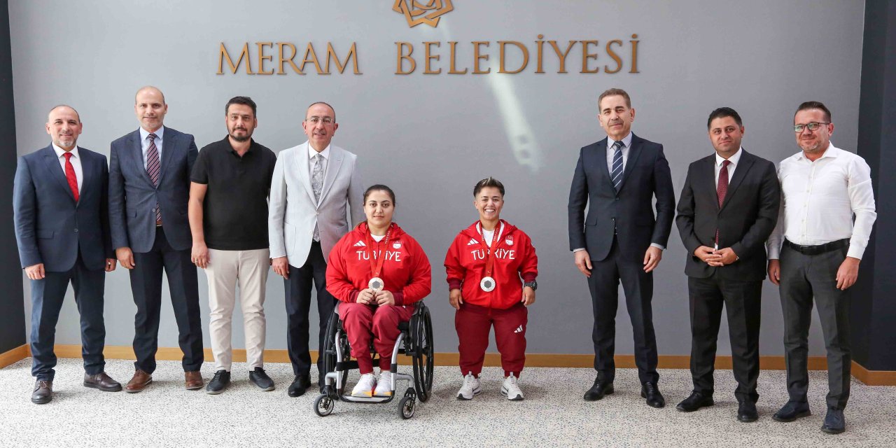 Besra ve Sibel madalyalarıyla Başkan Kavuş’u ziyaret etti