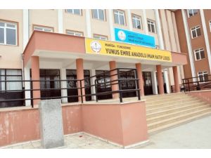 Okulun Bahçesindeki Atatürk Büstünü Söküp, Boş Araziye Attılar