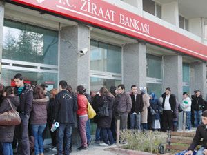 Öğrenciler burs ve kredi kuyruğunda