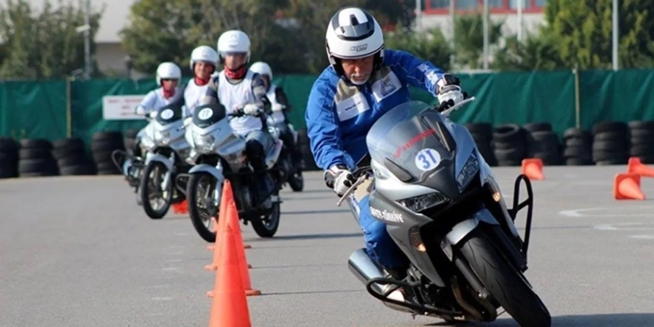 Motosiklette güvenli   sürüş eğitimi verilecek