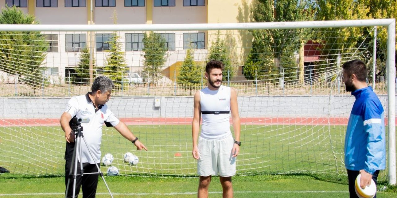 Futbol antrenörlerinin maç sırasındaki stres seviyeleri incelenecek