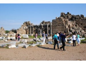 İngilizler Side'de Başladıkları Kültür Ve Arkeoloji Turunu Xanthos'ta Tamamlıyor