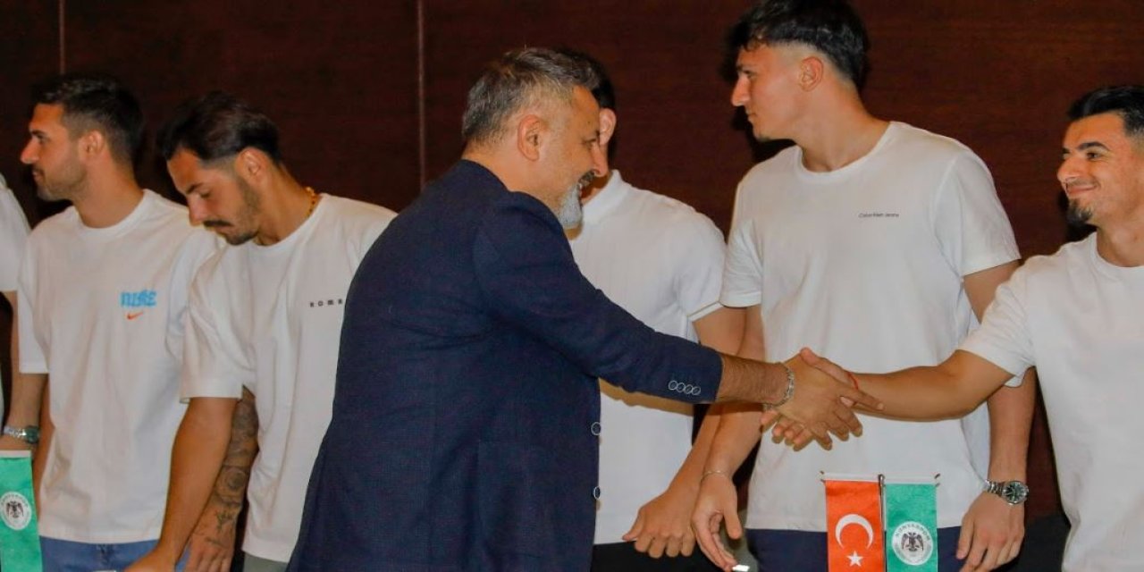 Konyaspor zorlu maç öncesi  moral yemeğinde buluştu