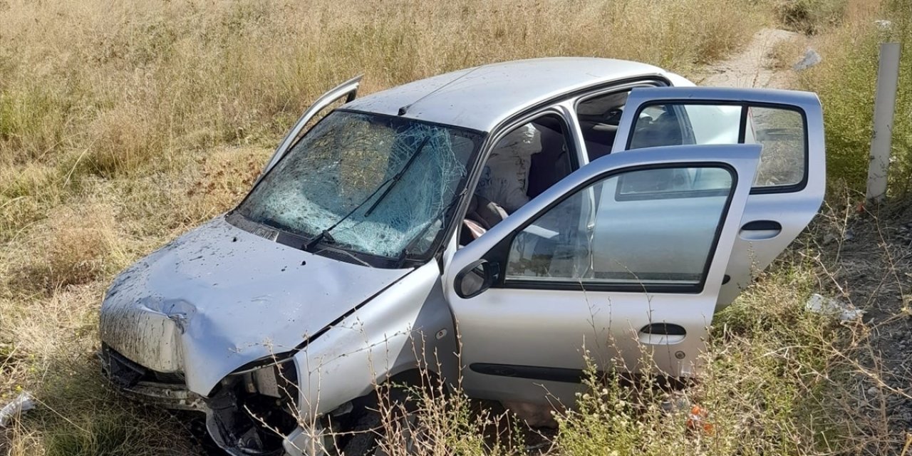 Konya'da otomobil devrildi, 2 kişi yaralandı