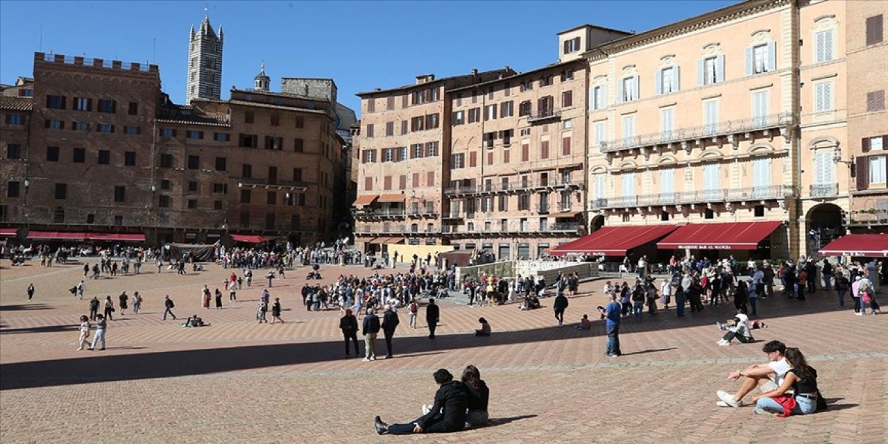 İtalya'nın mimarisi ve gelenekleriyle ziyaretçilerini tarihte yolculuğa çıkaran kenti: Siena