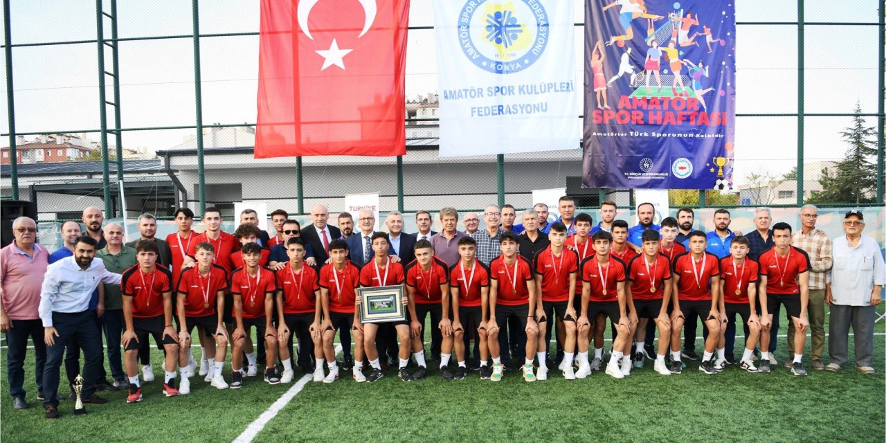 Konya'da futbolun enleri ödüllendirildi