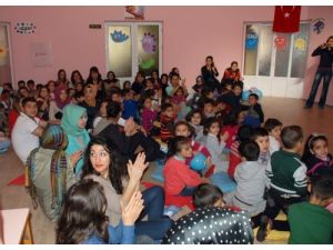 Üniversiteli Büyüklerden İlkokullu Çocuklara Hijyen Eğitimi