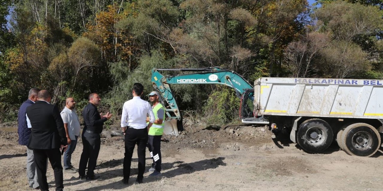 Çınaraltı mevkisinde çevre   düzenlemesi devam ediyor