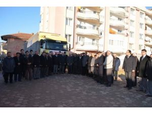 Sarıkayalılardan Suriyeli Sığınmacılara Bir Tır Dolusu Yardım