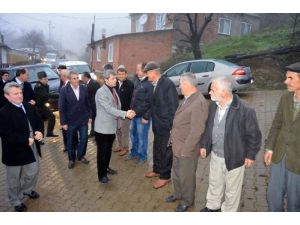 Çanakkale Valisi Çınar Bahçesinden Elektrik Hattı Geçecek Köylülerle Görüştü