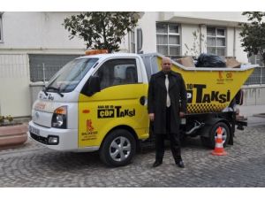 Bu Taksi İnsan Değil, Sadece Çöp Taşıyor