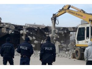 Bursa’da Yılın İlk Kaçak Bina Yıkımı Yapıldı
