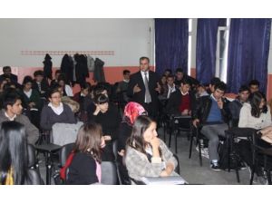 Gençler ‘gençlik Ve Güvenli Gelecek’ Projesiyle Terörü Karşı Bilgilendiriliyor