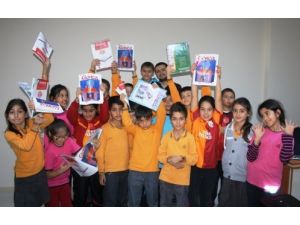 Fezalı Minikler Gezgin Abi'yle Eğlendi