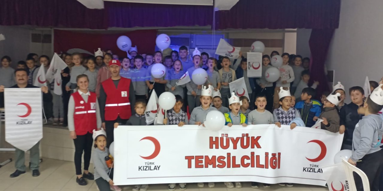 Türk Kızılay'ı yetkilileri Hüyük'te öğrencilerle buluştu