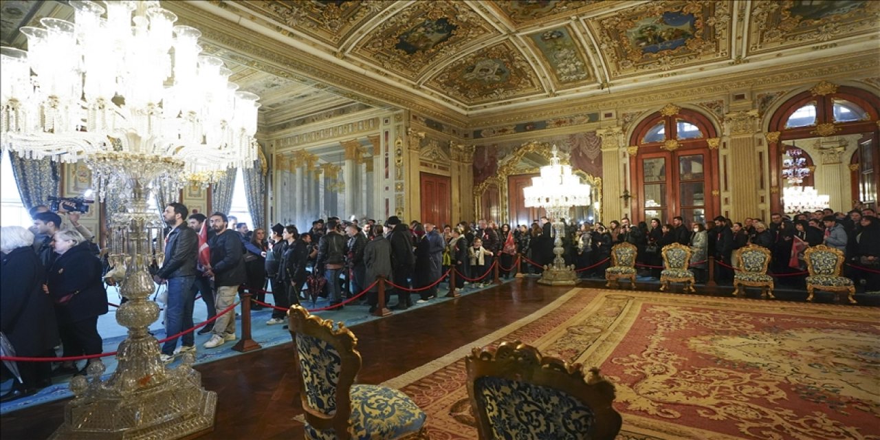 Atatürk, Dolmabahçe Sarayı'ndaki odasında törenle anıldı