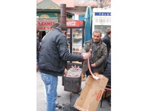 Kemik Yakarak Isınıyorlar