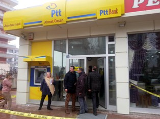 PTT'de bıçaklı soygun