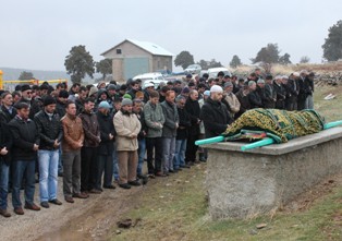Koca kurbanı kadın toprağa verildi