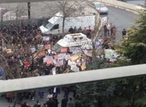 Zaman Gazetesi'ne protesto