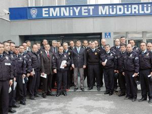 Başarılı polisler altınla ödüllendirildi 