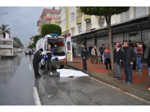 Otomobilin Çarptığı Yaya Hayatını Kaybetti