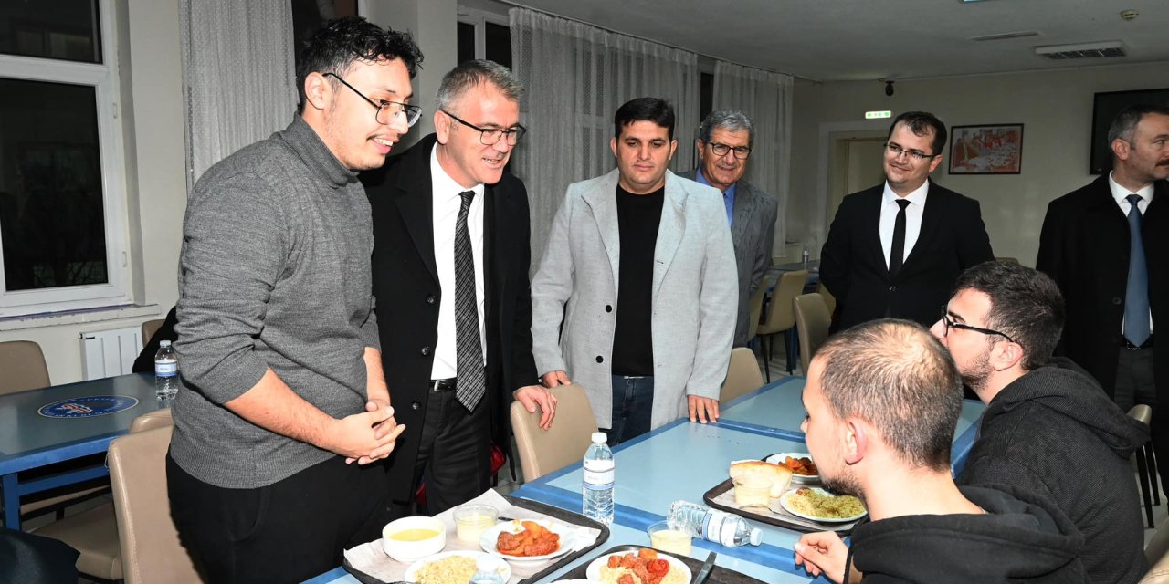 Ustaoğlu’ndan KYK yurdu  öğrencilerine ziyaret