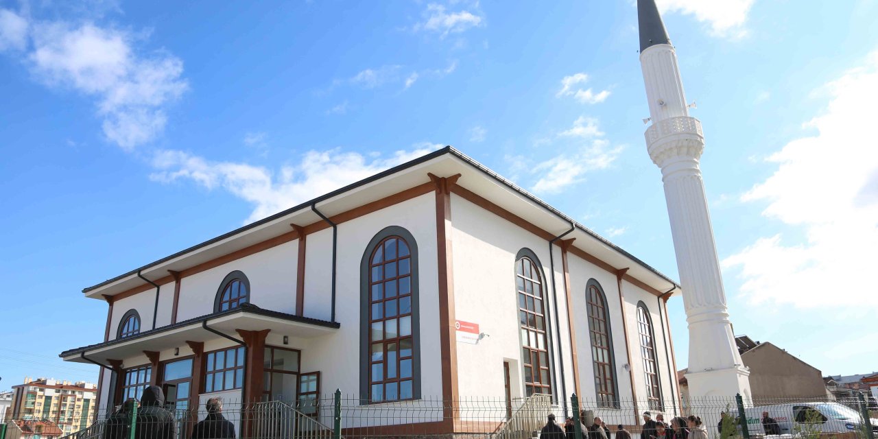 Meram Gemalmaz Ak  Camii ibadete açıldı