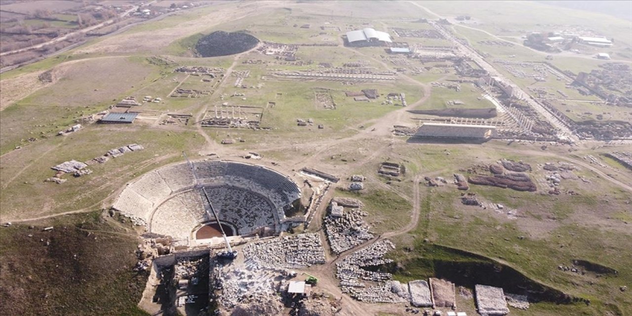 Laodikya'daki antik tiyatroların biri halk diğeri iş insanları için kullanılmış