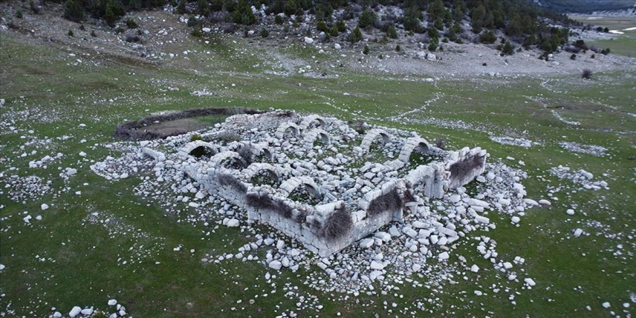 Kervanların durağı 800 yıllık "Tol Han" doğaseverlerin yeni rotası oldu