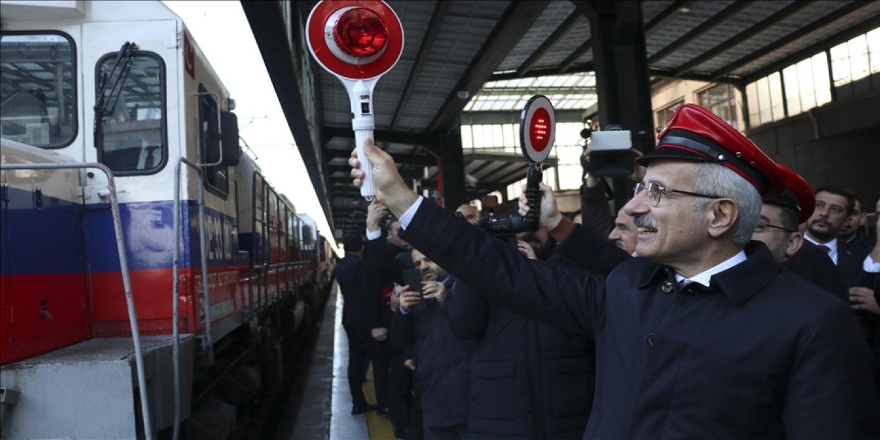 Ulaştırma ve Altyapı Bakanı Uraloğlu, Turistik Doğu Ekspresi'ni uğurladı