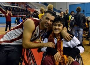 Engelsiz Aslanlara Başarı Ödülü Verildi