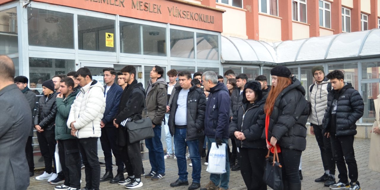 Konya'da trafikte çıkan kavgada öldürülen üniversiteli genç taksici okulunda anıldı