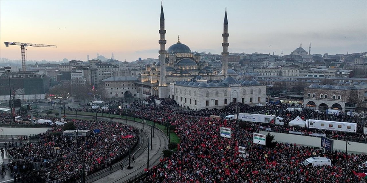 Yüz binlerce kişi Filistin için Galata Köprüsü'nde buluştu