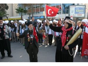 Adana'da Olaylı Tören, Vali Coş Yine Protesto Edildi