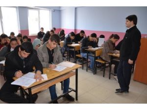 Suruç Feza Dershanesi'nin Sts Sınavına Öğrenciler Yoğun İlgi Gösterdi