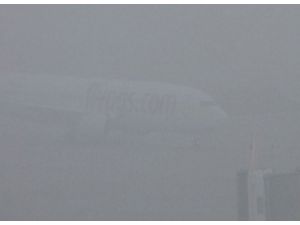 İzmir’de Hava Ulaşımı Sis Engeline Takıldı