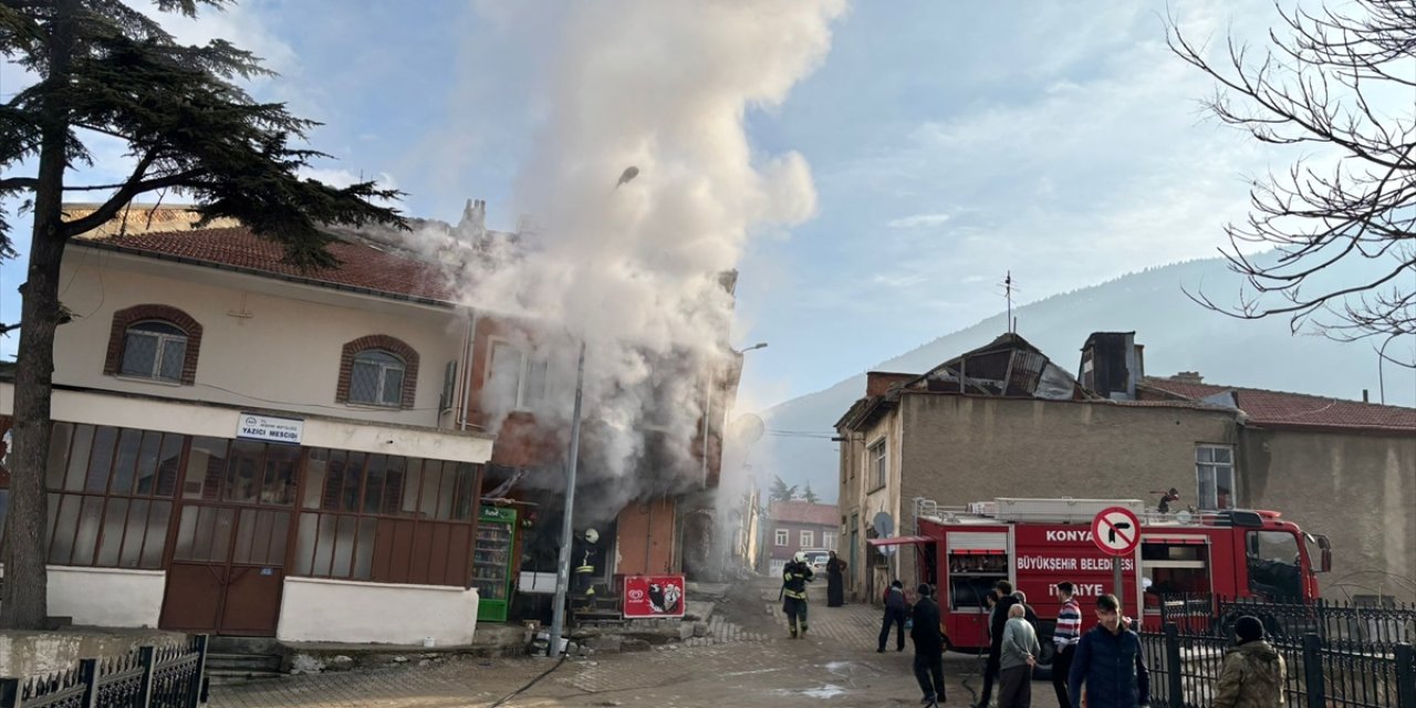 Konya'da bakkal yandı