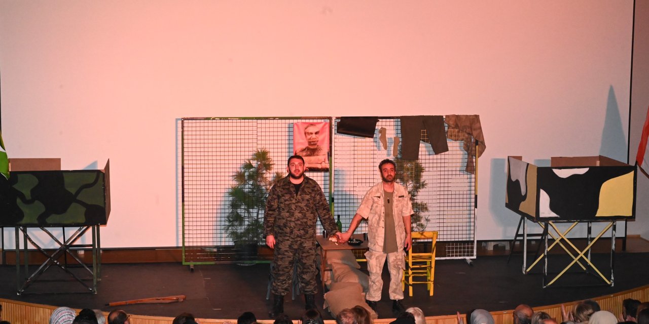 ‘Sınır’ tiyatro oyunu Seydişehir’de sahnelendi