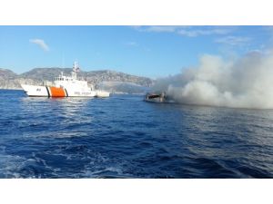 Marmaris'te Ahşap Yat Yangın Çıkması Sonucu Battı