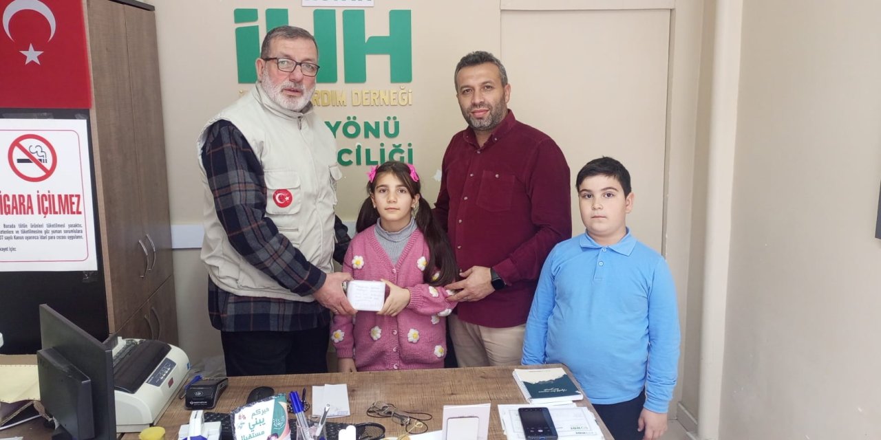 Minik Zeynep harçlıklarını bağışladı