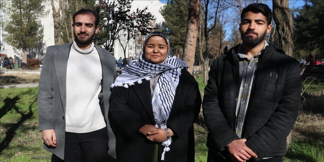 Filistinli öğrenciler İsrail ile Hamas arasındaki ateşkesi memnuniyetle karşıladı