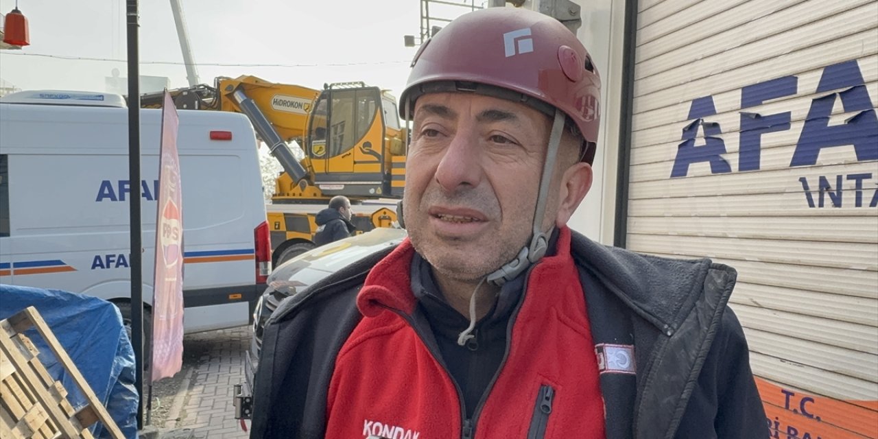 Cem öğretmen, Konya'da çöken binanın enkazındaki arama kurtarma çalışmalarına da koştu