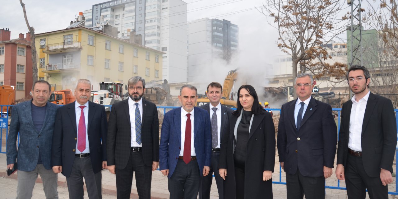 ‘Binanın çökmesinden ders çıkarılmalı’