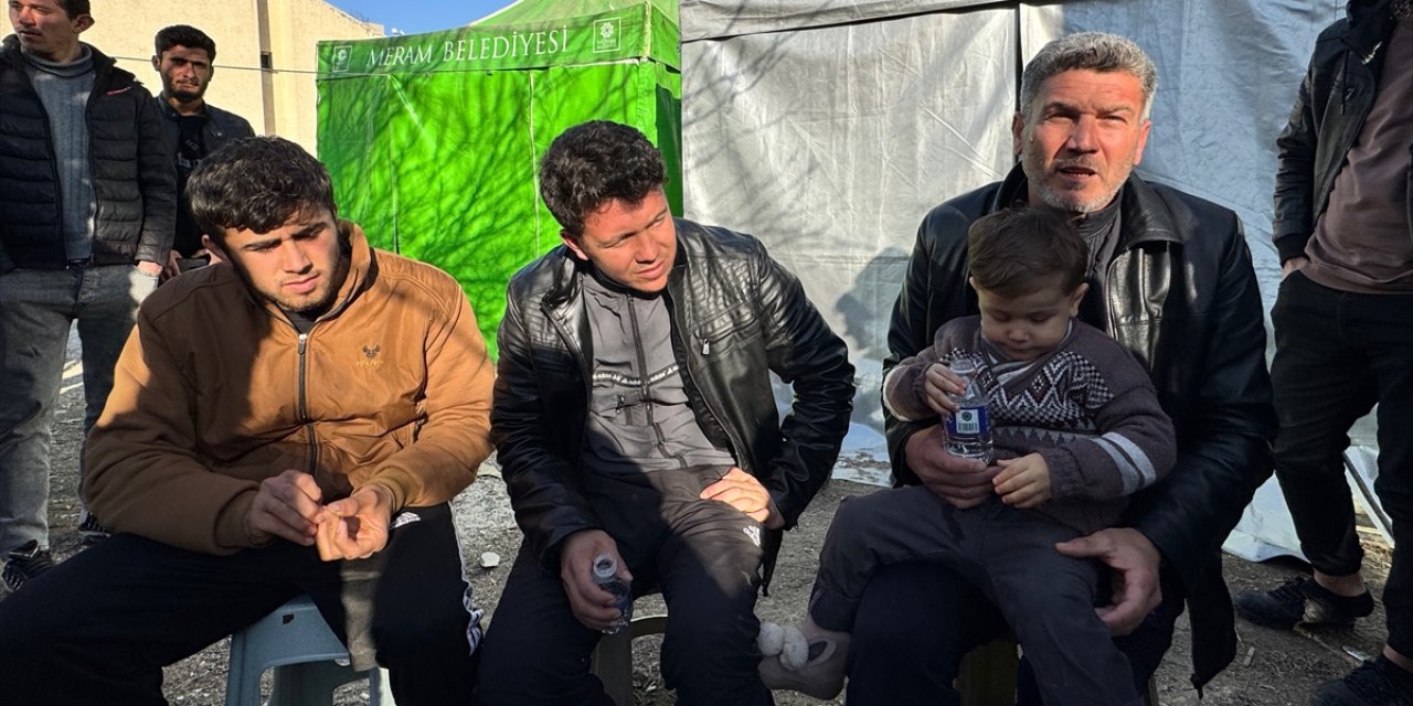 Çöken binanın enkazından kurtulanlar yaşadıkların anlattı