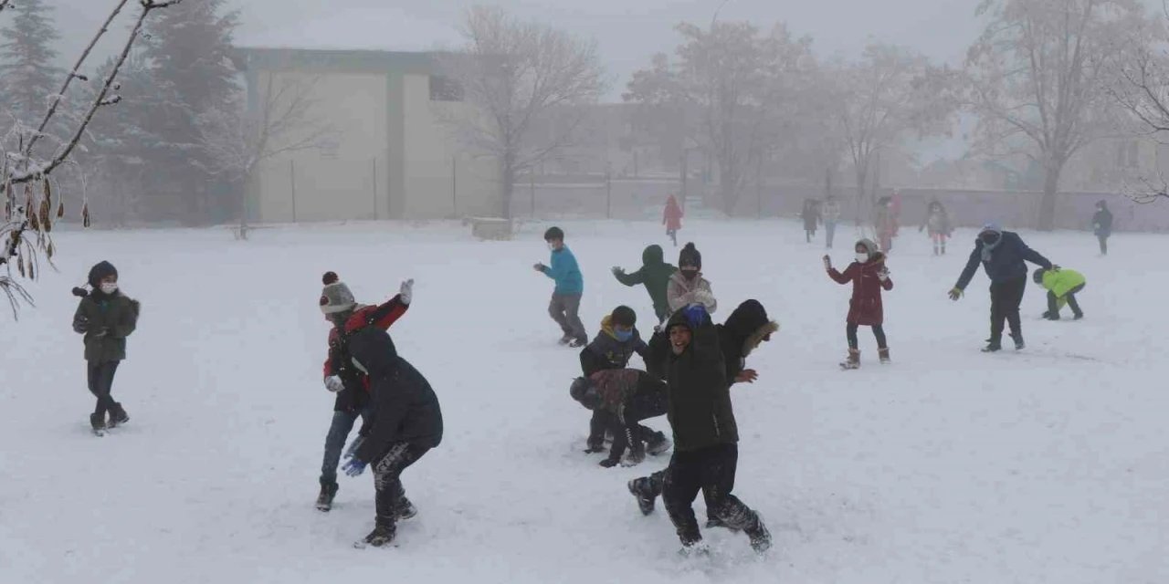 Aksaray'da 3 ilçede eğitime kar engeli