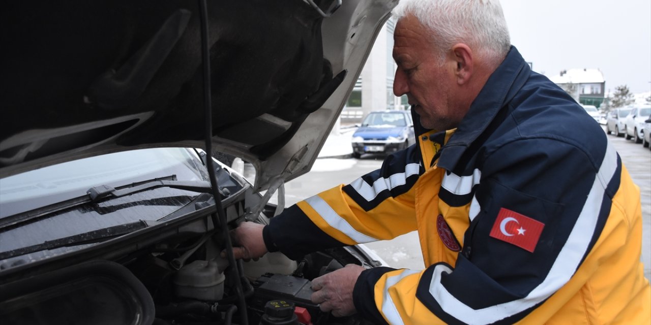Depremzede Hasan usta 31 yıldır ambulanslara gözü gibi bakıyor
