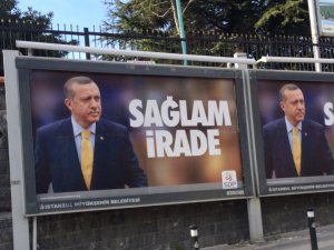 Zaman Gazetesi'nin sokağına Erdoğanlı ilan